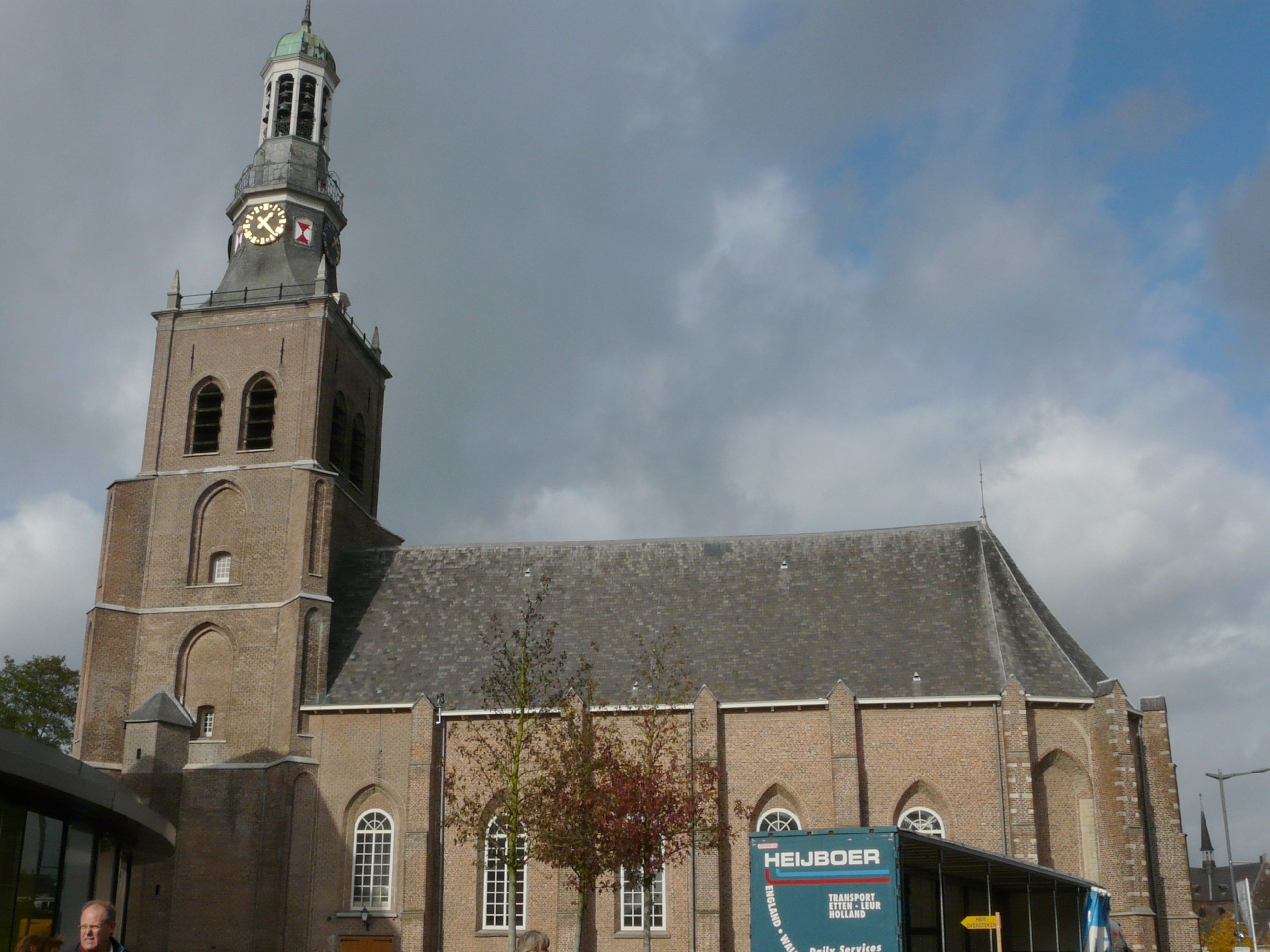 De markt van Etten-Leur waar wij onze laadpaal reparaties uitvoeren